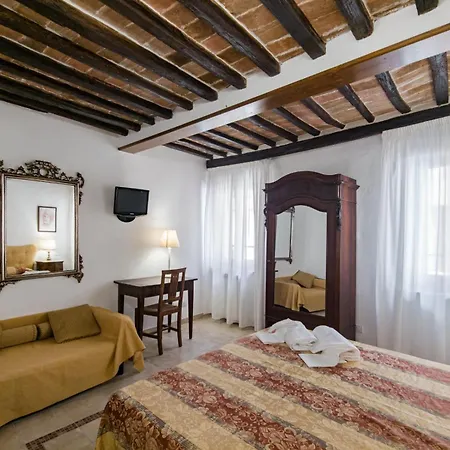 In Centro - Diffuso 3* סיינה